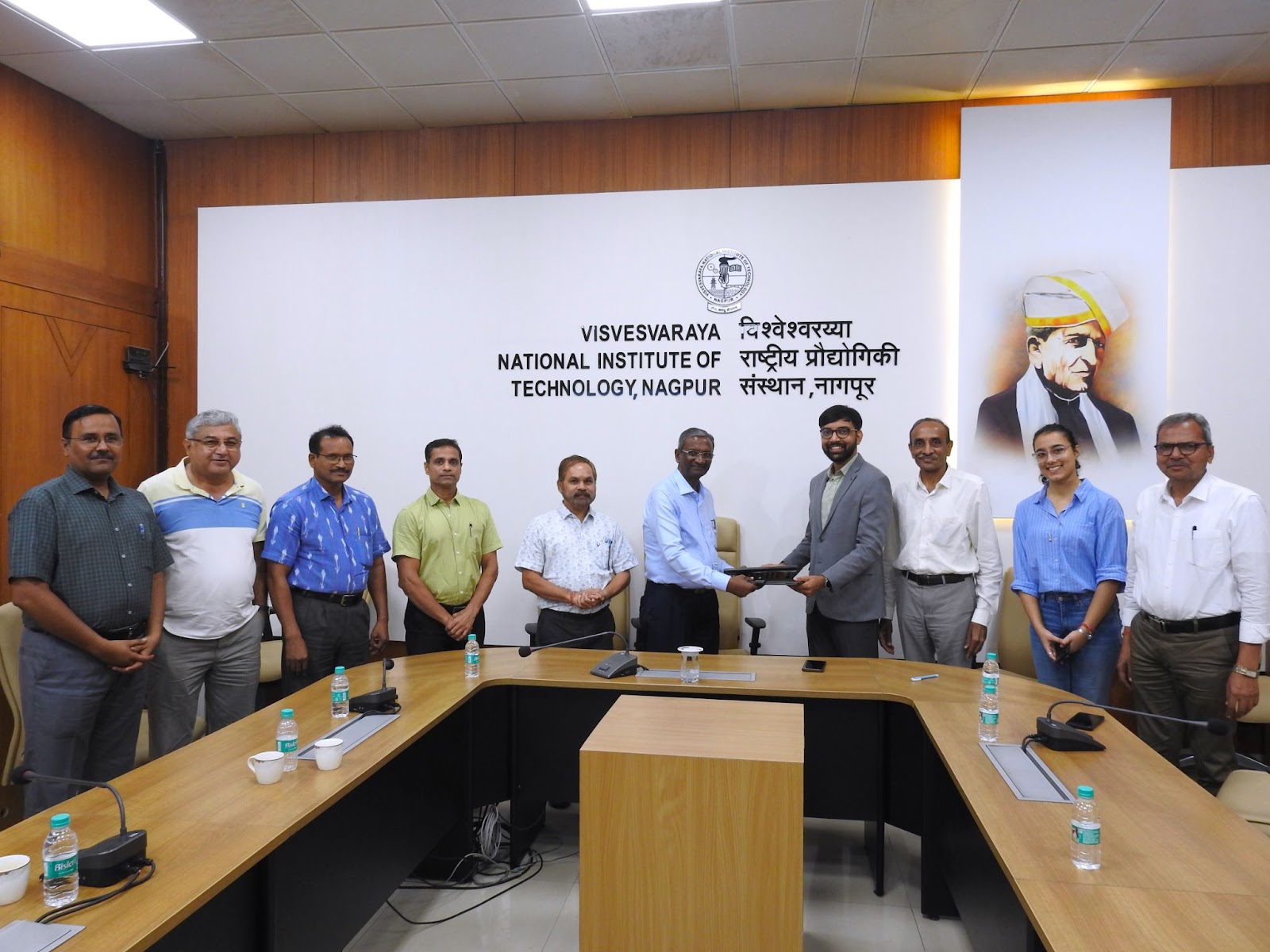 Bridging the gap between Academia and Industry: MoU between CUBE & VNIT